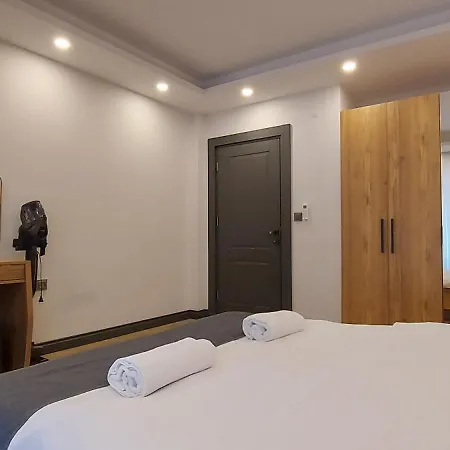 Professionally Maintained, Spacious New Residences Near Lara & Kundu 公寓