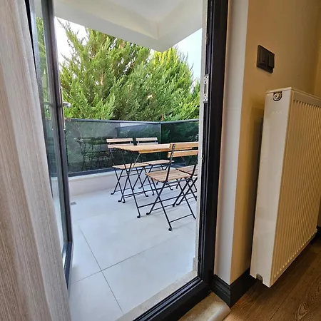 Professionally Maintained, Spacious New Residences Near Lara & Kundu 公寓
