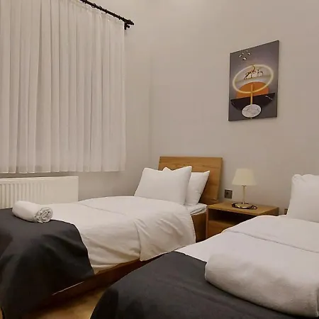 Professionally Maintained, Spacious New Residences Near Lara & Kundu 公寓 *